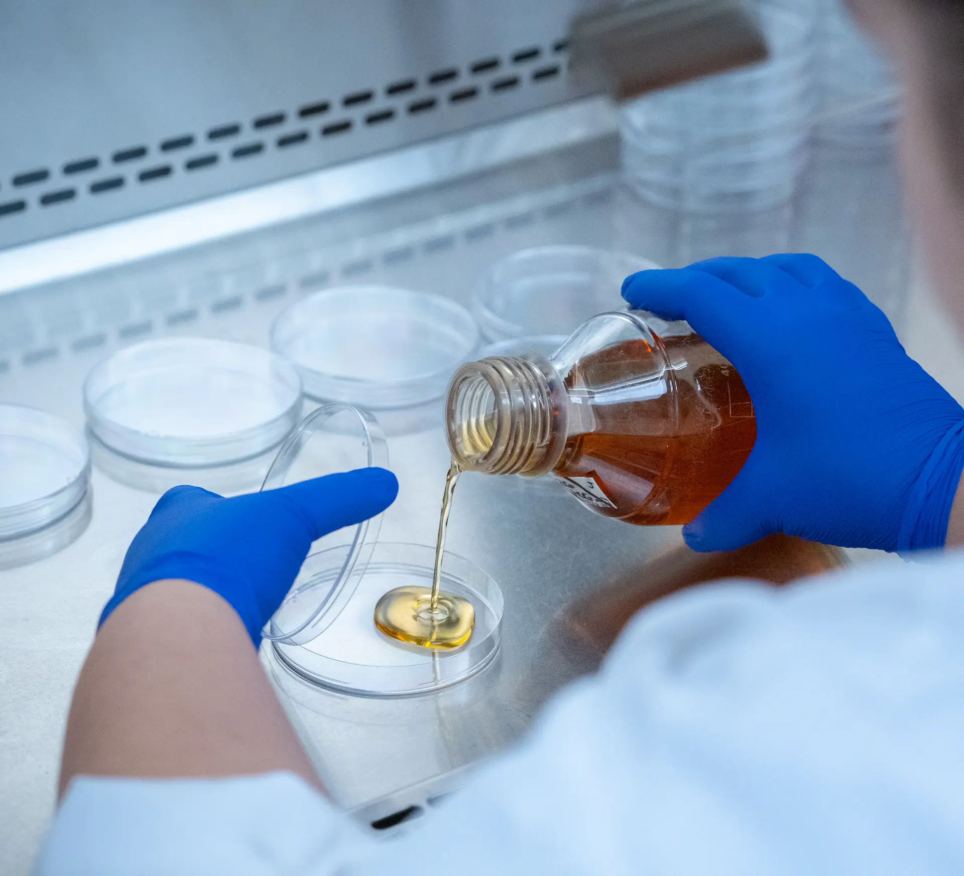 Liquid sample analysis in laboratory